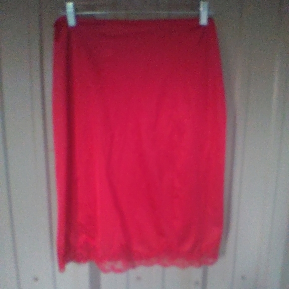 Women's Maidenform Red Nylon Half Slip Lace Lacey Lacy Size Medium Romantic Sexy - Picture 1 of 5